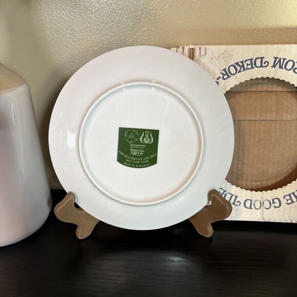 Christmas Boy Girl Dec 1966 Joan Walsh Anglund 7 3/4" Round Plate Preowned w/box - Picture 6 of 8